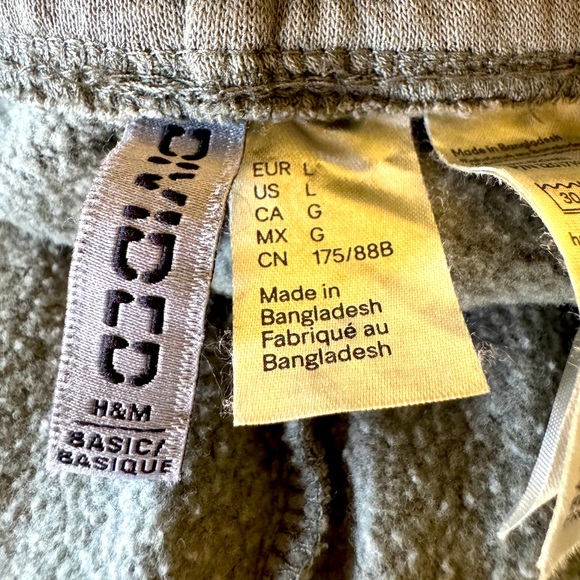 Two (2) Pair H&M Basic Sweat Shorts - Picture 14 of 14